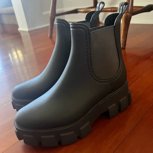 JEFFREY CAMPBELL Lugged Chelsea Rain Boots -
Size 7 - Picture 5 of 8